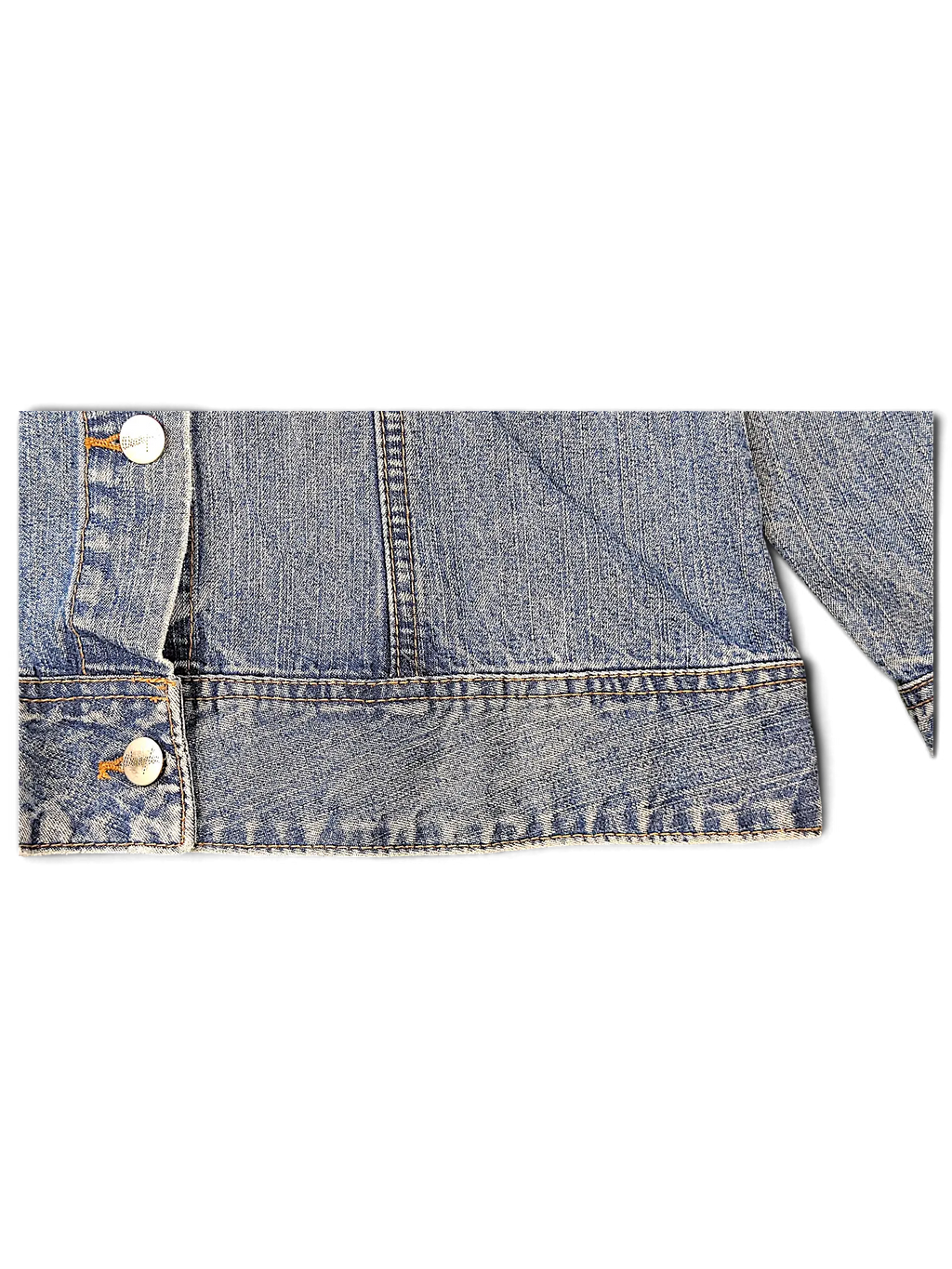 JAKE & IPI Wrangler blues denim jacket featuring classic blue wash cotton fabric and metallic button details