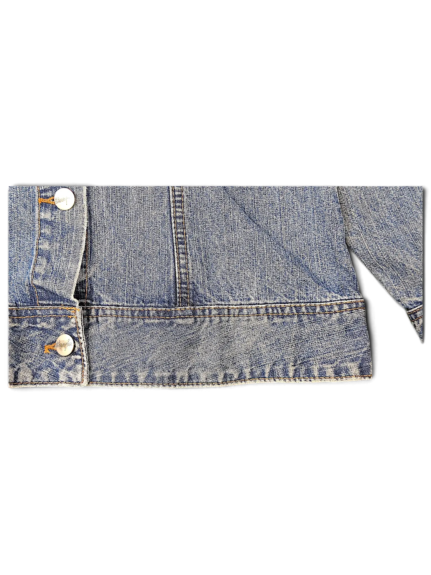JAKE & IPI Wrangler blues denim jacket featuring classic blue wash cotton fabric and metallic button details