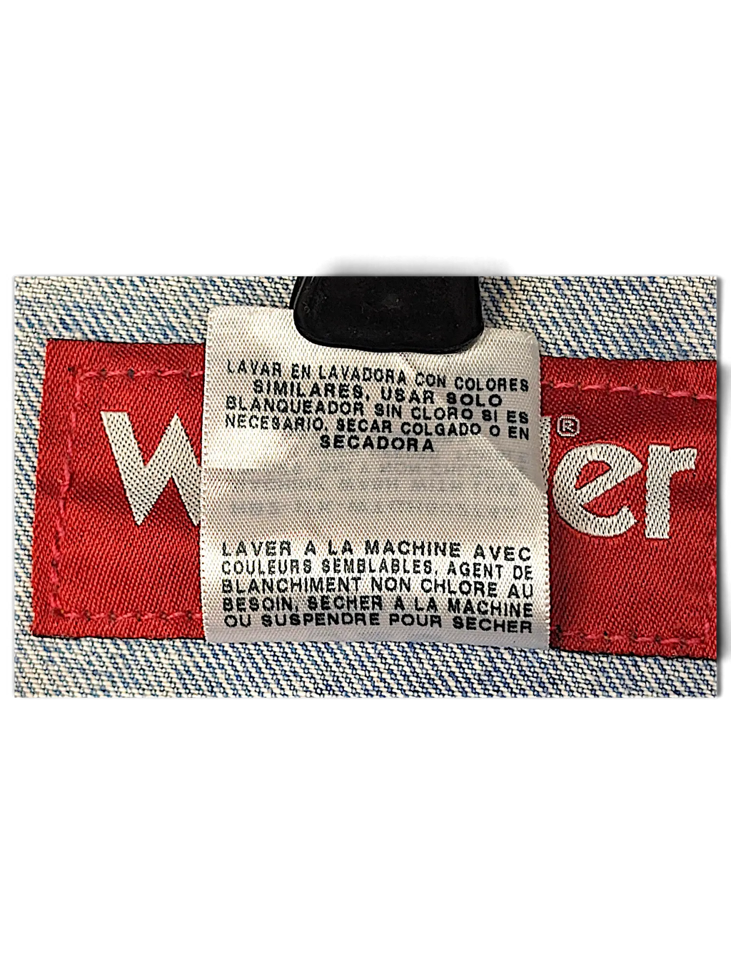 JAKE & IPI Wrangler WMJO1VI denim jacket interior label with care instructions on light blue denim fabric