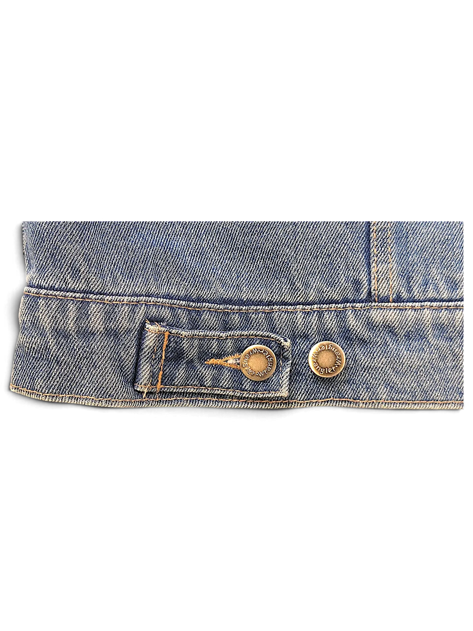 JAKE & IPI Wrangler blue denim jacket featuring a buttoned waist tab with branded metal hardware