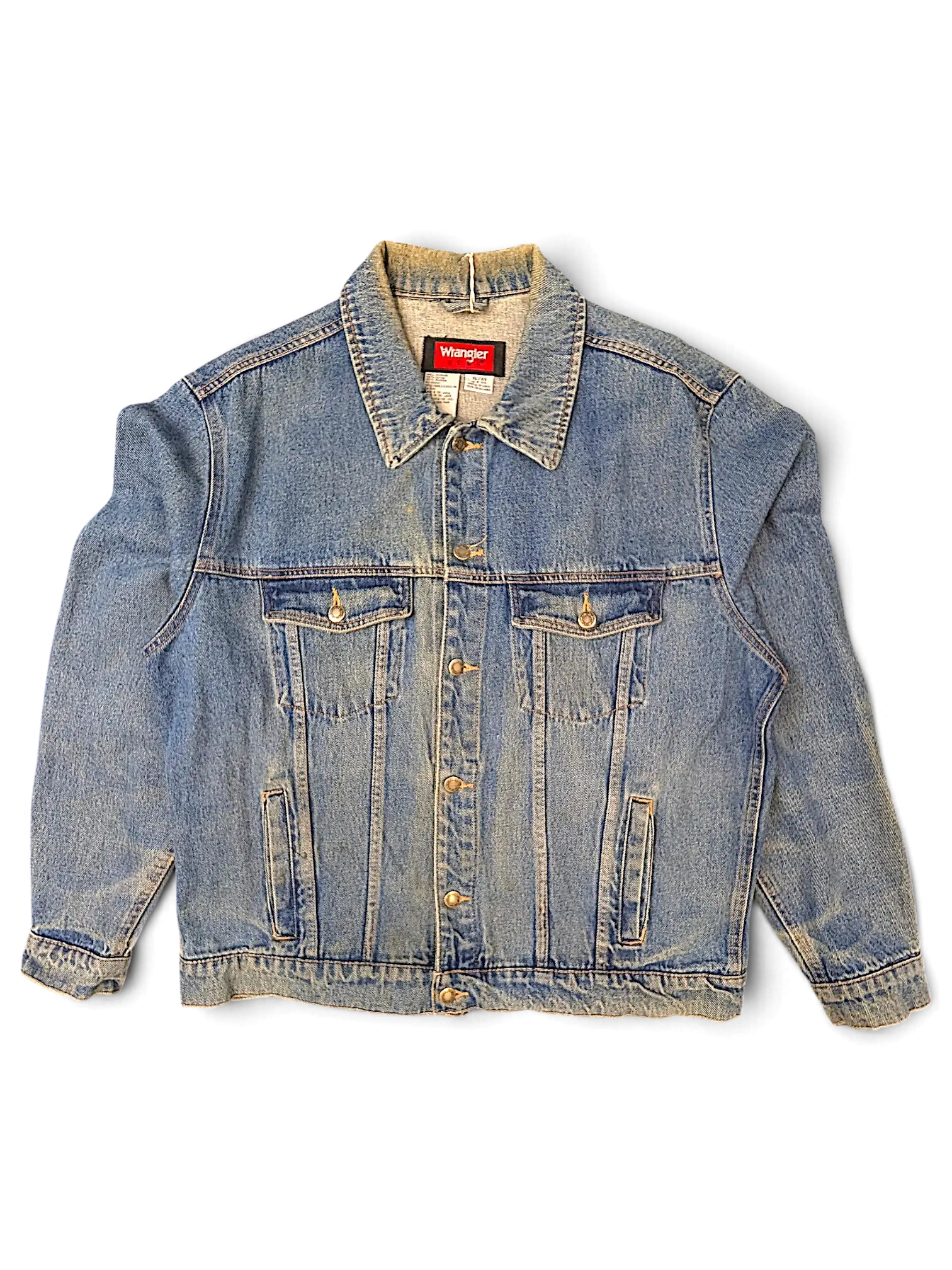 JAKE & IPI Wrangler Hero vintage blue denim jacket with button-up front, chest pockets, and classic collar.