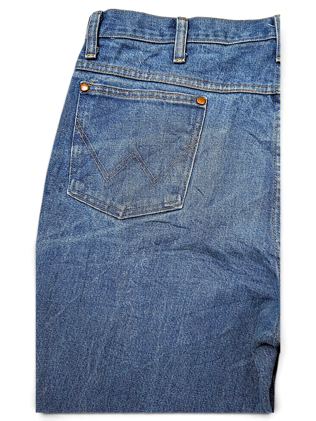 JAKE & IPI Wrangler 936DEN blue denim jeans featuring the classic W stitching on the back pocket