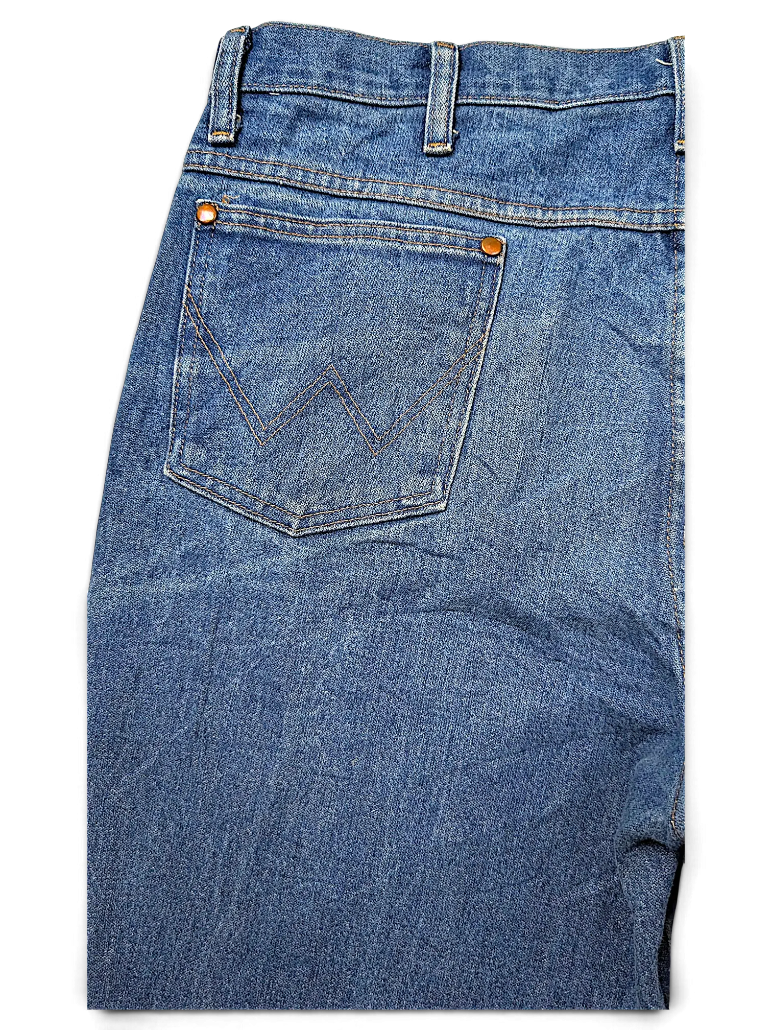 JAKE & IPI Wrangler 936DEN blue denim jeans featuring the classic W stitching on the back pocket
