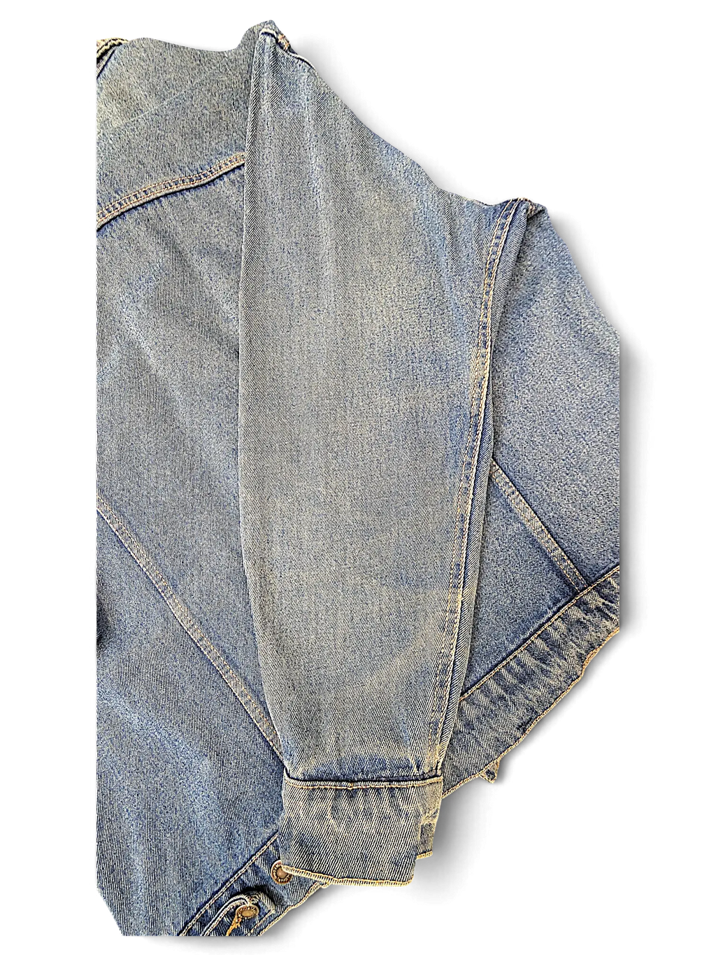 JAKE & IPI Wrangler Hero light blue denim jacket sleeve detail showing classic stitching and button cuff