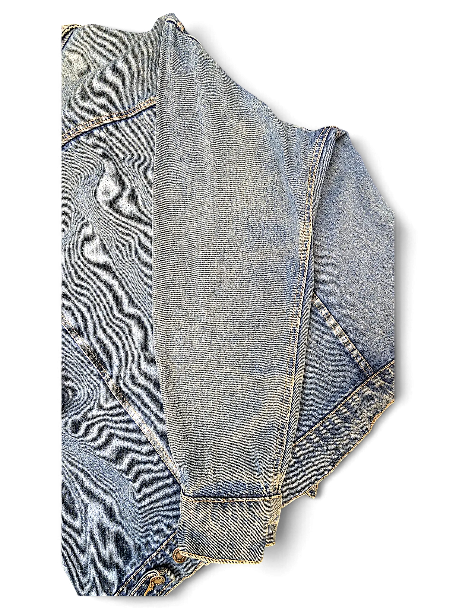 JAKE & IPI Wrangler Hero light blue denim jacket sleeve detail showing classic stitching and button cuff
