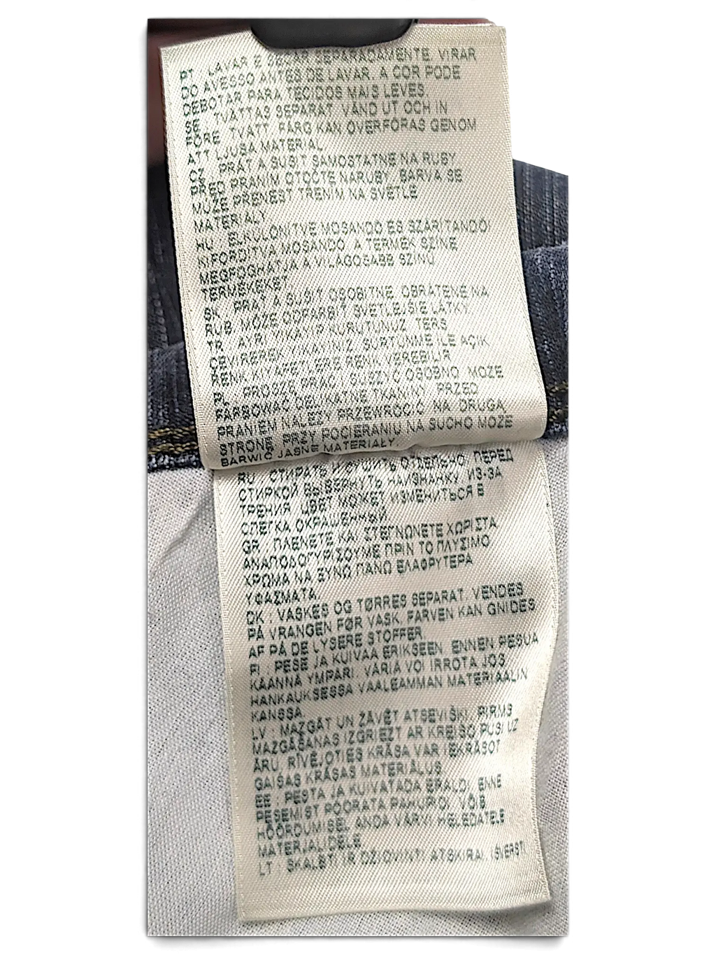 JAKE & IPI Wrangler jeans care instruction label with multi-language washing guidelines on white fabric tag