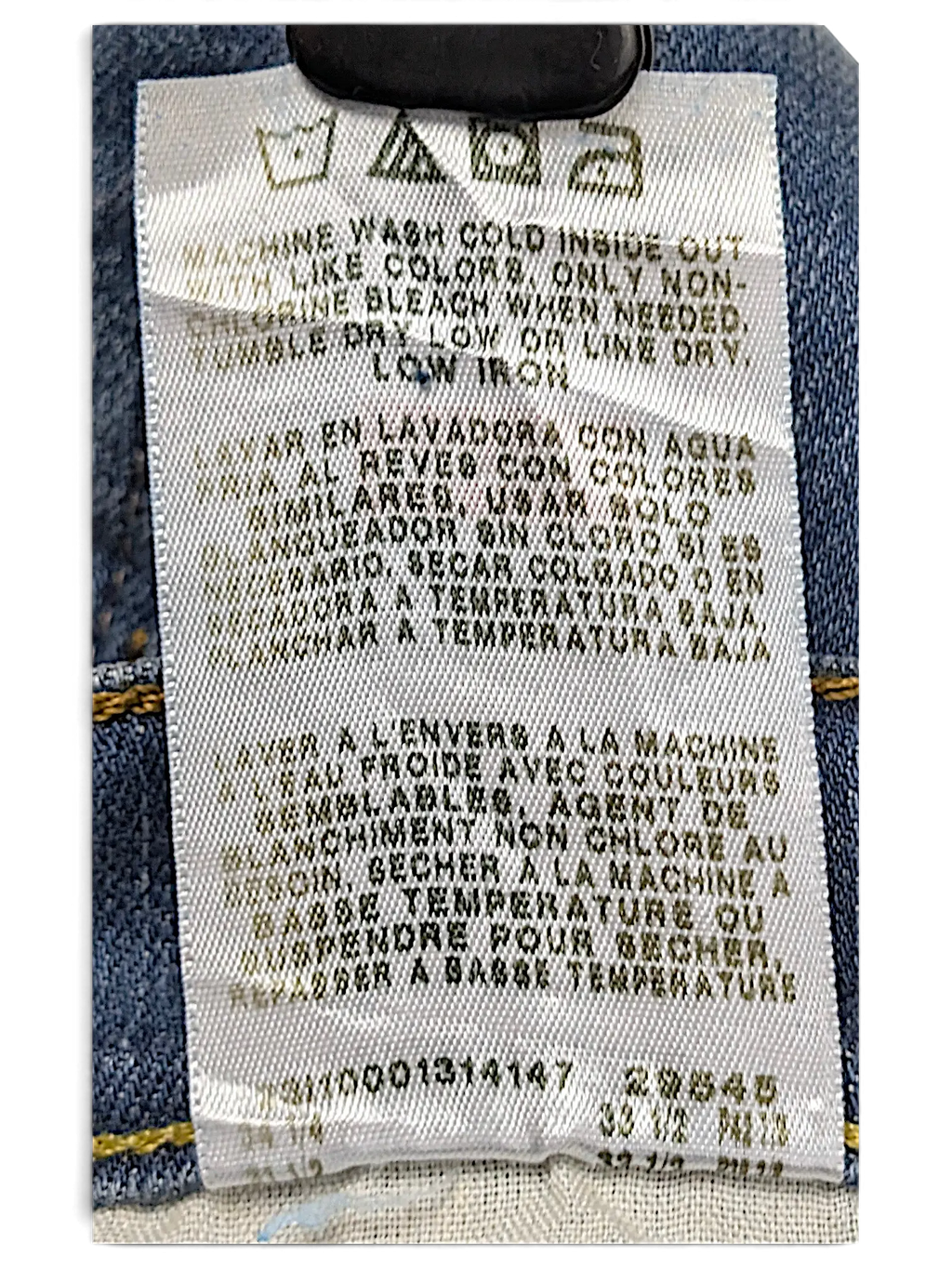 JAKE & IPI Wrangler straight fit jeans care label with washing instructions in English, Spanish, and French