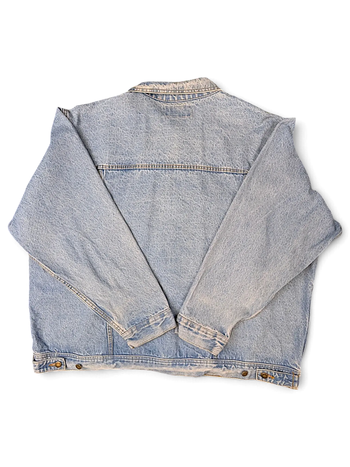 Back view of a JAKE & IPI Wrangler WMJO1VI light wash blue denim jacket with a classic collar and button cuffs.
