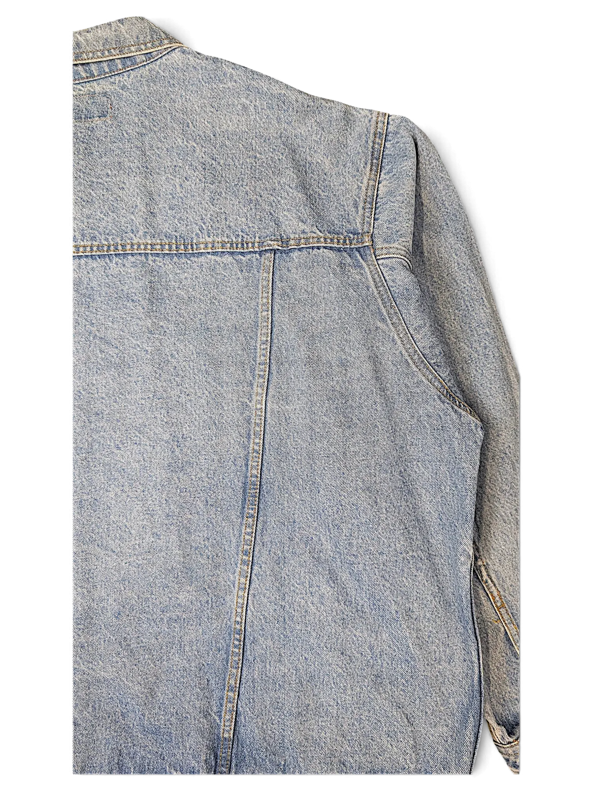 JAKE & IPI Wrangler WMJO1VI light wash blue denim jacket showing back shoulder and sleeve stitching detail