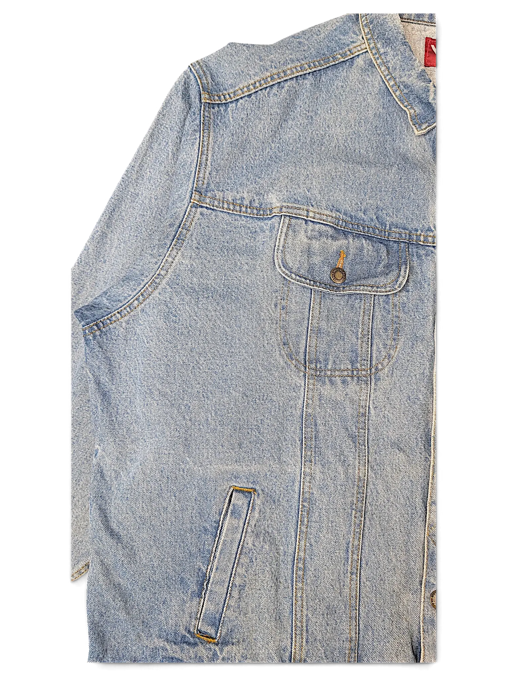 JAKE & IPI Wrangler WMJO1VI light wash blue denim jacket featuring a chest pocket and classic stitching details
