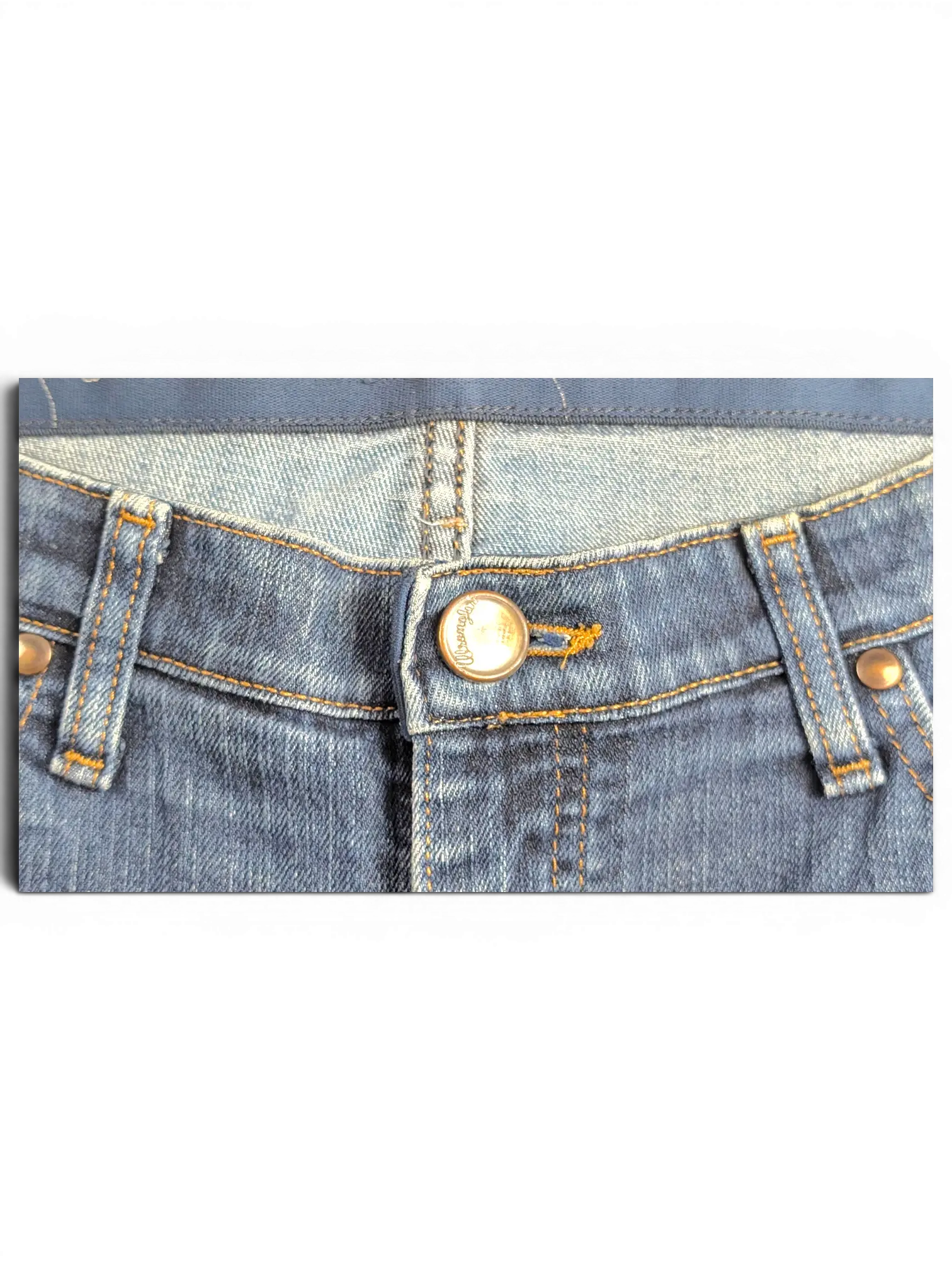 JAKE & IPI Wrangler Q-BABY blue denim jeans featuring a branded metal button and contrast stitching detail.