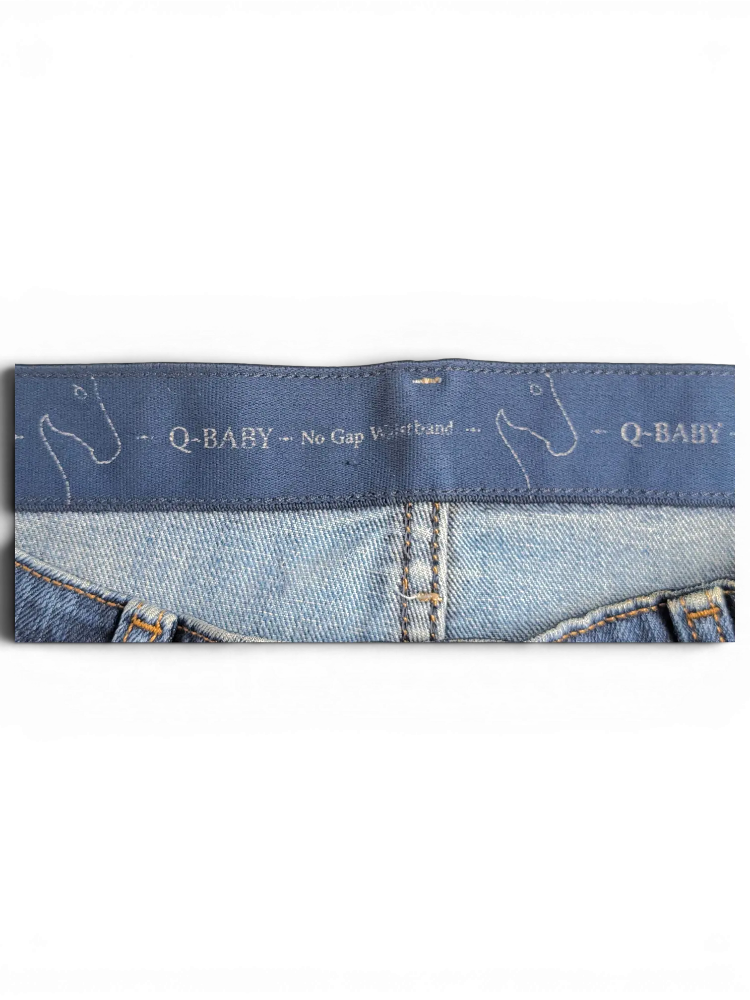 JAKE & IPI Wrangler Q-BABY jeans featuring a blue no-gap waistband with horse embroidery and branding details.