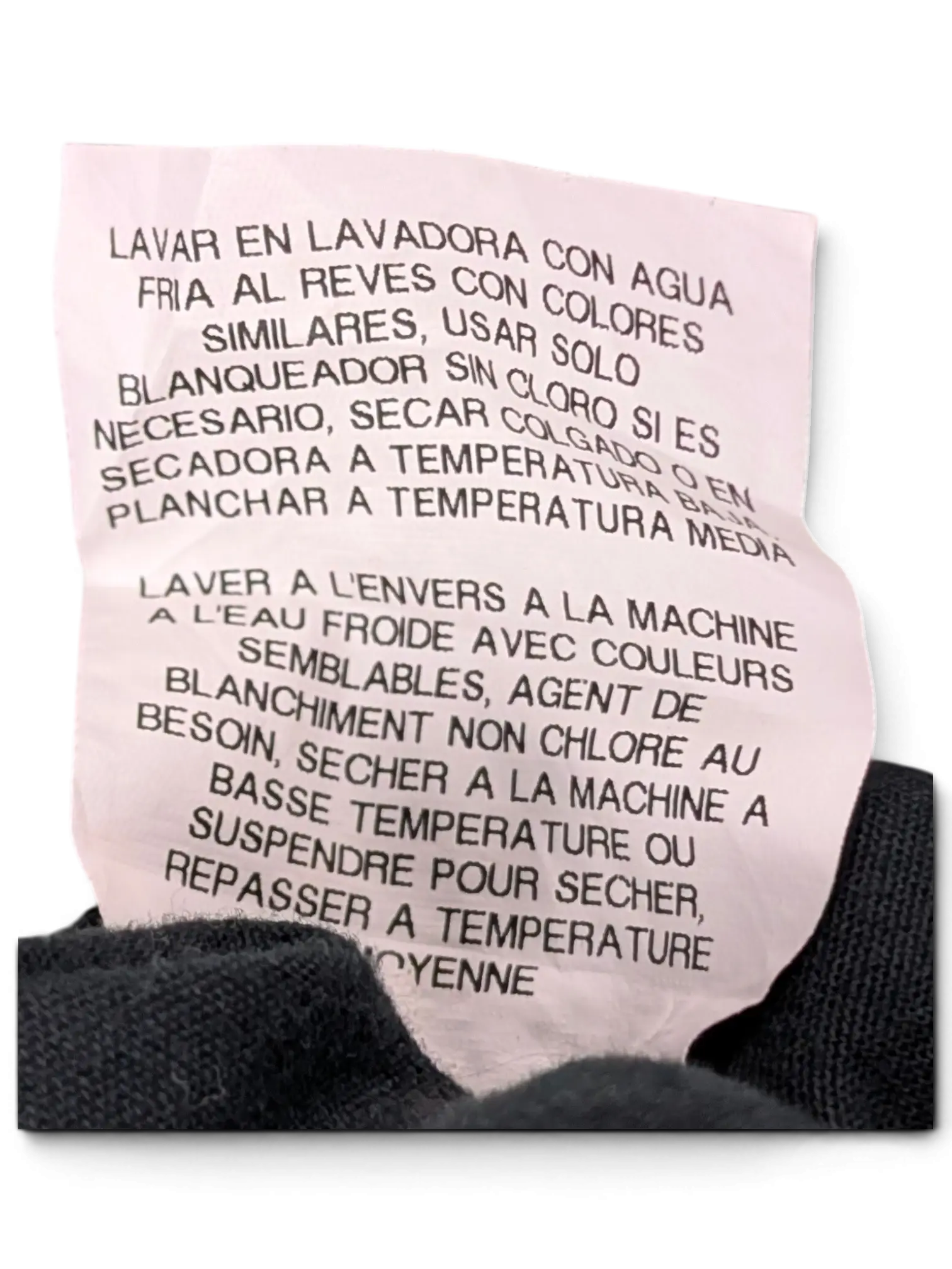 JAKE & IPI Wrangler utility shirt care label with washing instructions in Spanish and French on black fabric