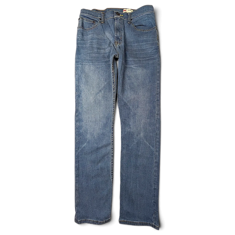 JAKE & IPI Wrangler Straight Fit siniset farkut, klassinen viisitaskumalli ja haalistettu pesu.