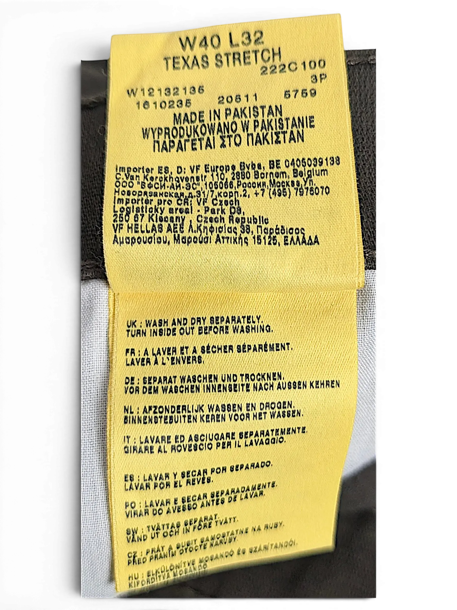 JAKE & IPI Wrangler Texas Stretch pants care label showing size W40 L32 and manufacturing details