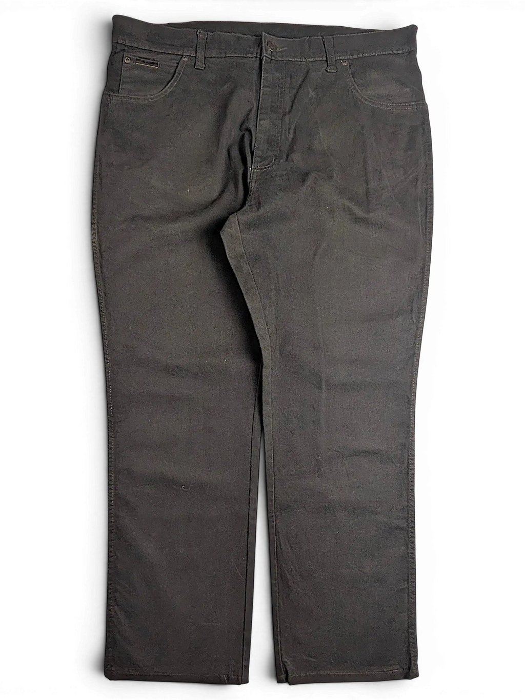 JAKE & IPI Wrangler Texas stretch pants in dark grey, featuring a classic five-pocket design and straight leg fit.