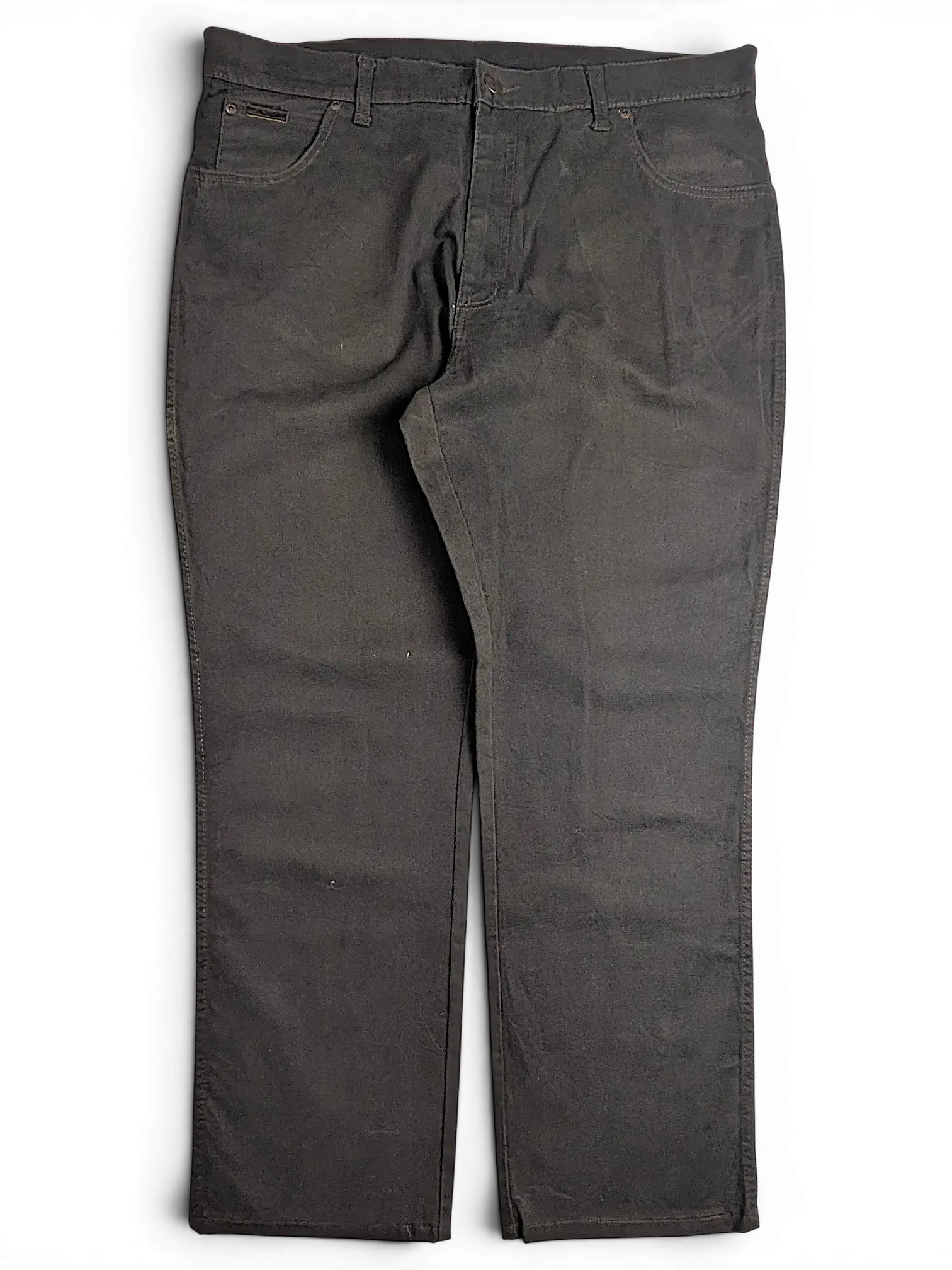 JAKE & IPI Wrangler Texas stretch pants in dark grey, featuring a classic five-pocket design and straight leg fit.